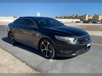 فورد  تورس  2015  اوتوماتيك  330,000 كم  6 سلندر  دفع خلفي  سيدان  أسود