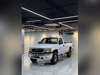 GMC  Sierra  2500 HD  2007  Automatic  315,000 Km  8 Cylinder  Four Wheel Drive (4WD)  Pick Up  White