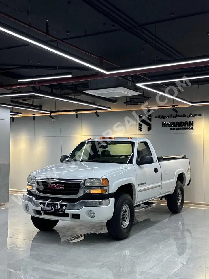 GMC  Sierra  2500 HD  2007  Automatic  315,000 Km  8 Cylinder  Four Wheel Drive (4WD)  Pick Up  White