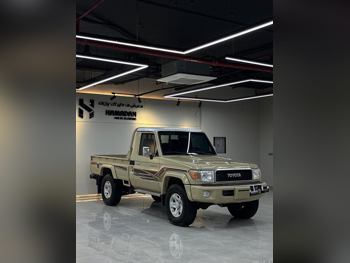 تويوتا  لاند كروزر  ال اكس  2021  عادي  150,000 كم  6 سلندر  دفع رباعي  بيكب  بيج