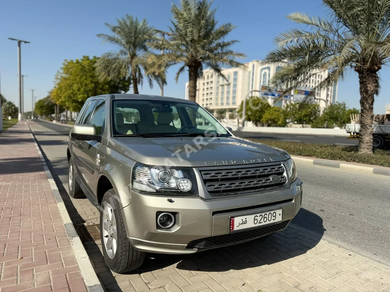 لاند روفر  2 إل آر  أس اي  2014  اوتوماتيك  78,000 كم  4 سلندر  دفع رباعي  اس يو في  ذهبي