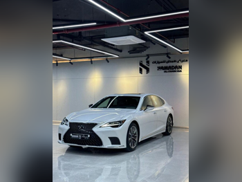 لكزس  ال اس  500  2023  اوتوماتيك  13,000 كم  8 سلندر  دفع رباعي  سيدان  أبيض  تحت الضمان