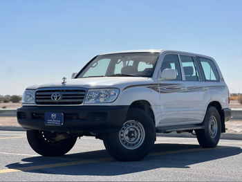 Toyota  Land Cruiser  GX  2007  Manual  300,000 Km  6 Cylinder  Four Wheel Drive (4WD)  SUV  White