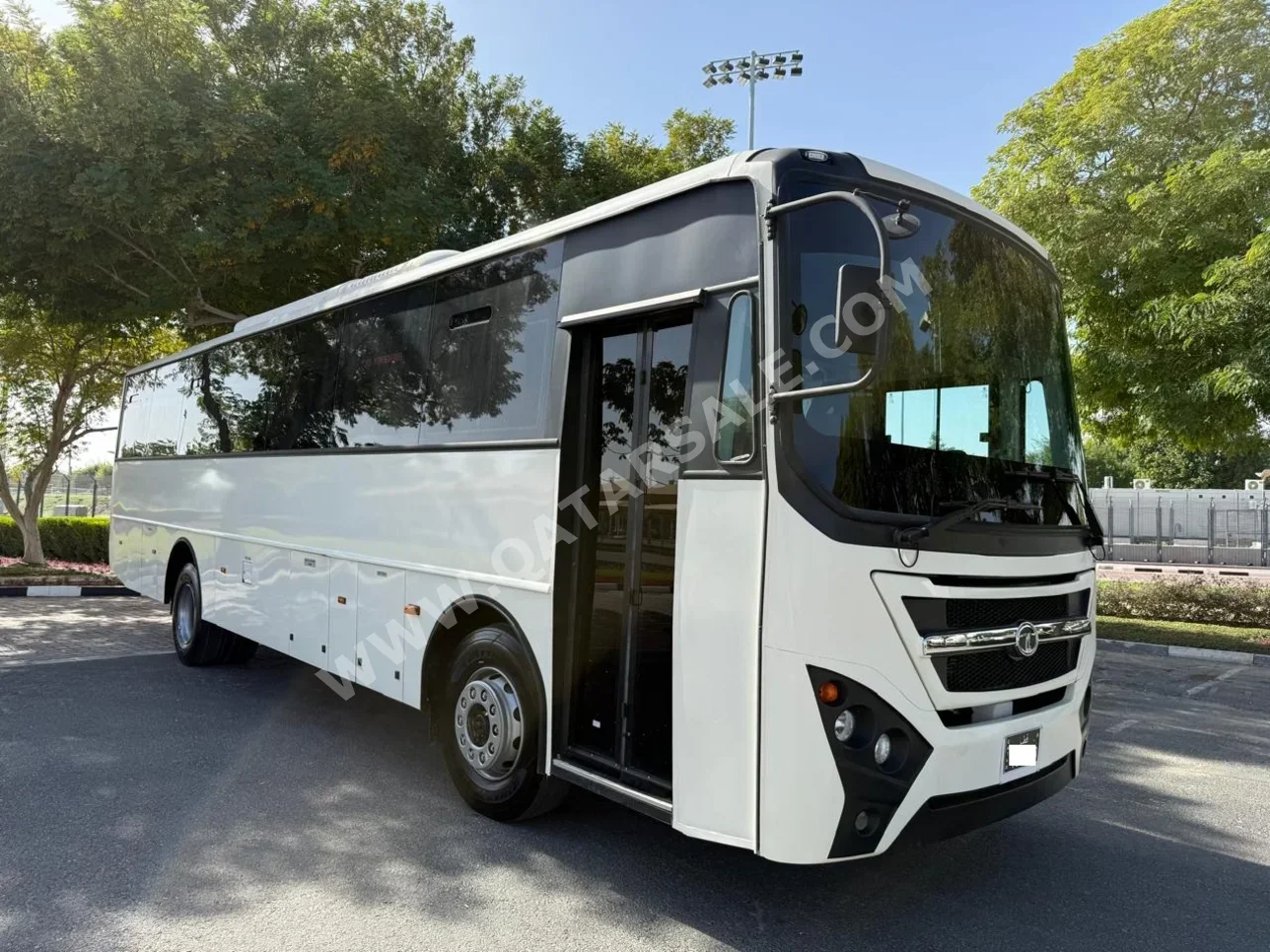 تاتا  باص  باص  أبيض  2025