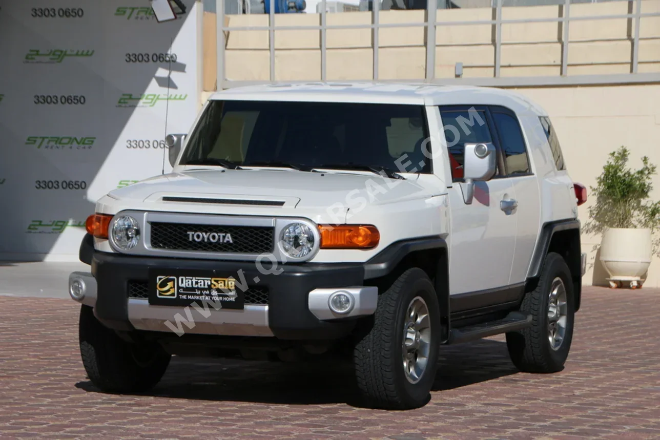 تويوتا  إف جي كروزر  2013  اوتوماتيك  291,500 كم  6 سلندر  دفع رباعي  اس يو في  أبيض