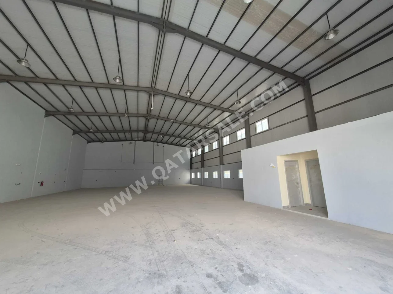 Warehouses & Stores - Al Wakrah  - Barkit Al Awamer  -Area Size: 550 Square Meter