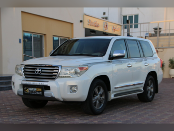 Toyota  Land Cruiser  GXR  2012  Automatic  245,000 Km  8 Cylinder  Four Wheel Drive (4WD)  SUV  White