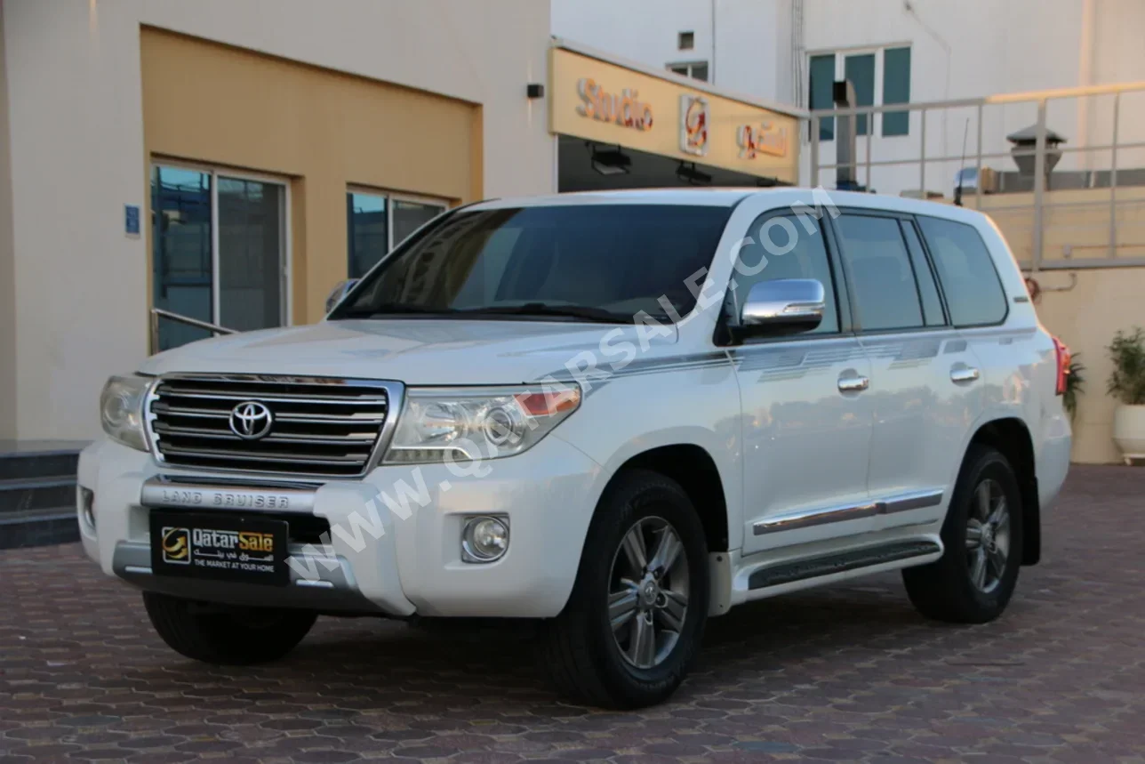 Toyota  Land Cruiser  GXR  2012  Automatic  245,000 Km  8 Cylinder  Four Wheel Drive (4WD)  SUV  White