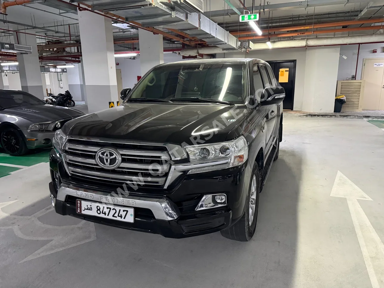 Toyota  Land Cruiser  GXR  2021  Automatic  106,000 Km  8 Cylinder  Four Wheel Drive (4WD)  Classic  Black  With Warranty