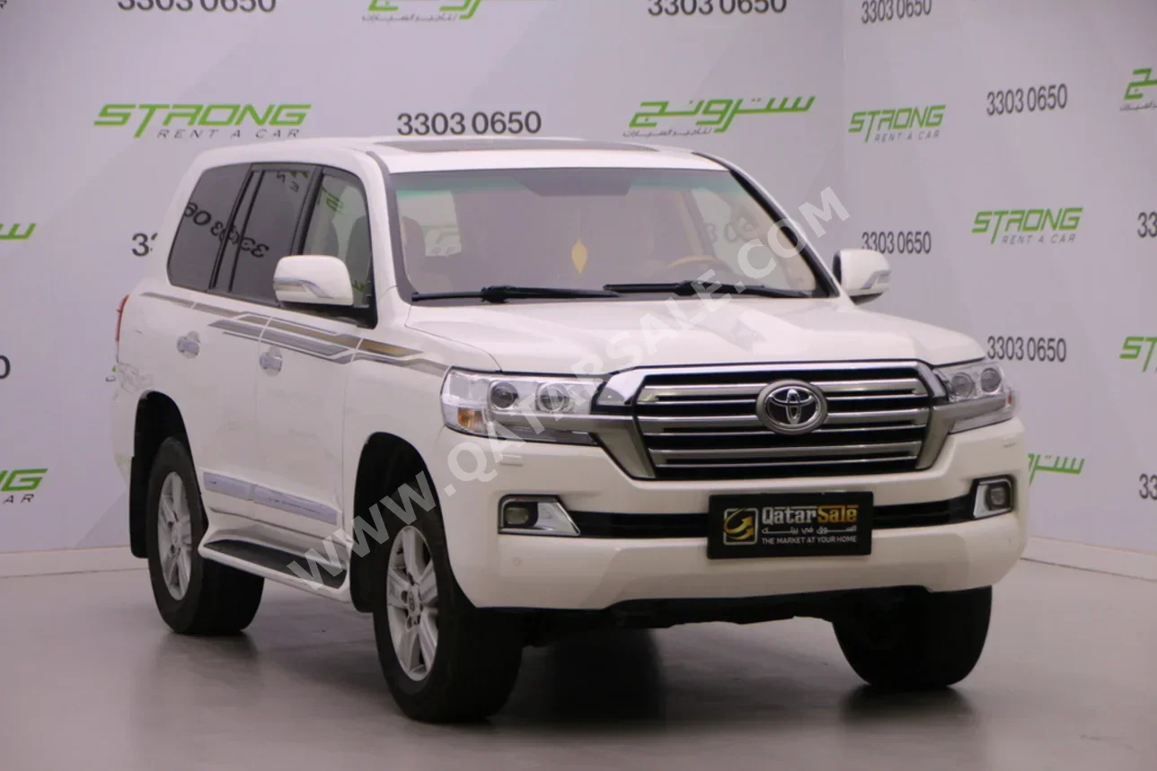 تويوتا  لاند كروزر  في اكس ار  2013  اوتوماتيك  326,106 كم  8 سلندر  دفع رباعي  اس يو في  أبيض