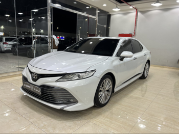 Toyota  Camry  Limited  2019  Automatic  176,000 Km  6 Cylinder  Front Wheel Drive (FWD)  Sedan  White