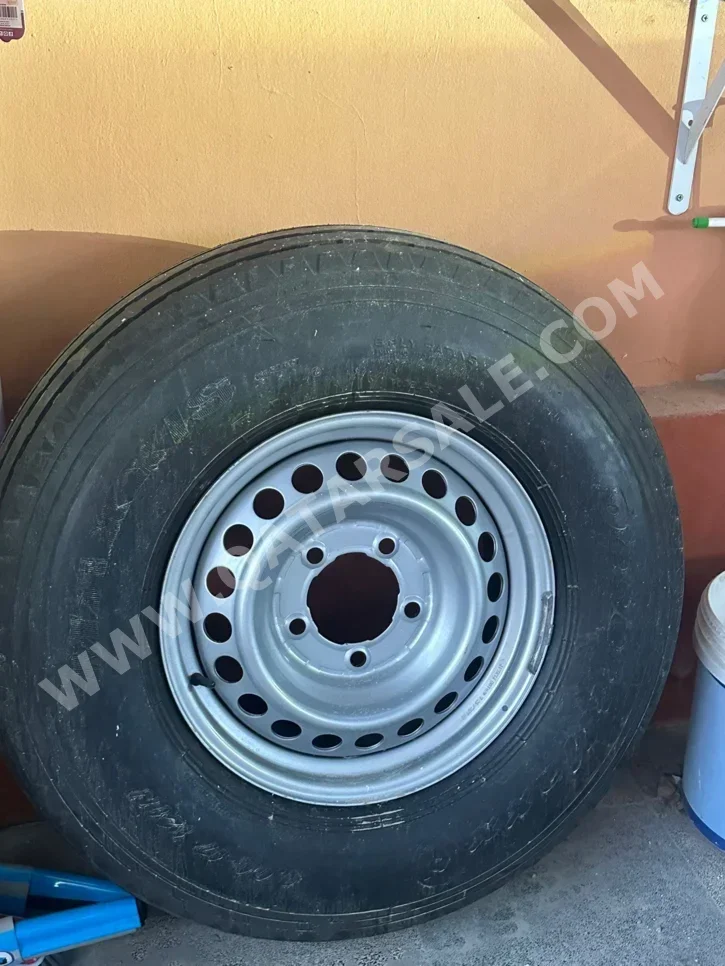 العجلات والجنوط (الرنقات) صنع في قطر \  4 مواسم  تشمل الرنق  55 ميليمتر  17"