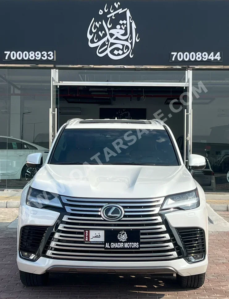 لكزس ال اكس 600 2024 اوتوماتيك 25,000 كم 8 سلندر دفع رباعي اس يو في أبيض تحت الضمان