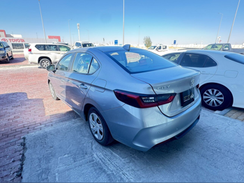 هوندا  سيتي  2024  اوتوماتيك  13,700 كم  4 سلندر  سحب امامي  سيدان  ازرق  تحت الضمان