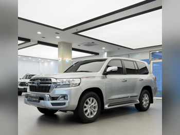 تويوتا  لاند كروزر  جي اكس ار  2021  اوتوماتيك  21,000 كم  8 سلندر  دفع رباعي  اس يو في  فضي