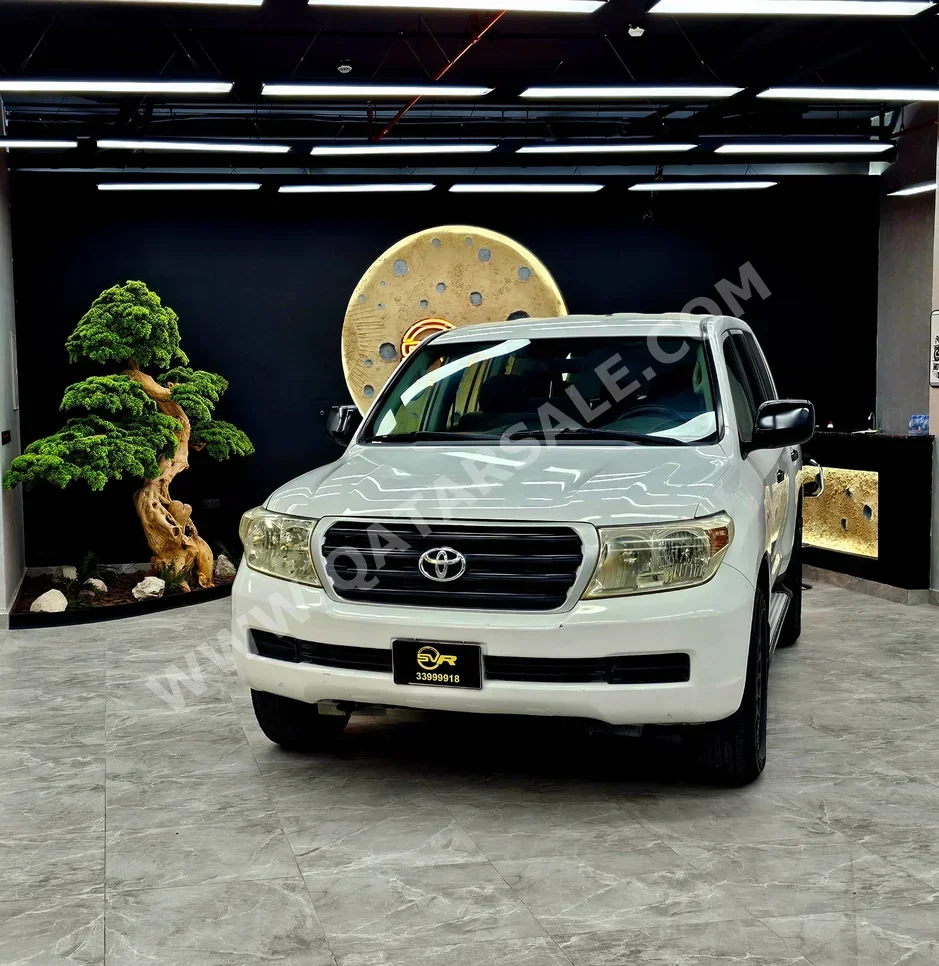 Toyota  Land Cruiser  G  2009  Manual  300,000 Km  6 Cylinder  Four Wheel Drive (4WD)  SUV  White