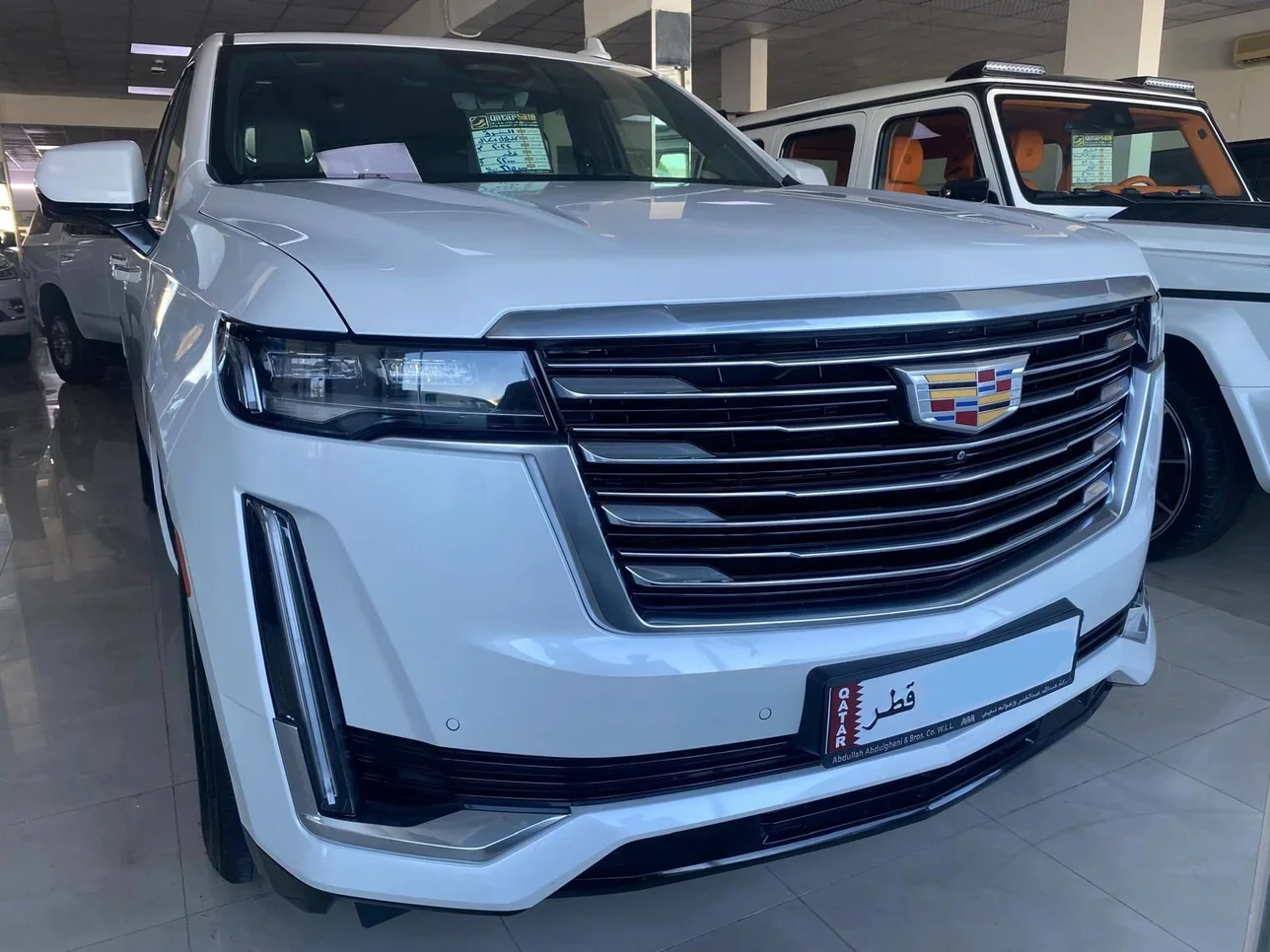 Cadillac  Escalade  600  2022  Automatic  22,000 Km  8 Cylinder  Four Wheel Drive (4WD)  SUV  White  With Warranty
