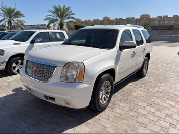 GMC  Yukon  Denali  2010  Automatic  220,000 Km  8 Cylinder  Four Wheel Drive (4WD)  SUV  White