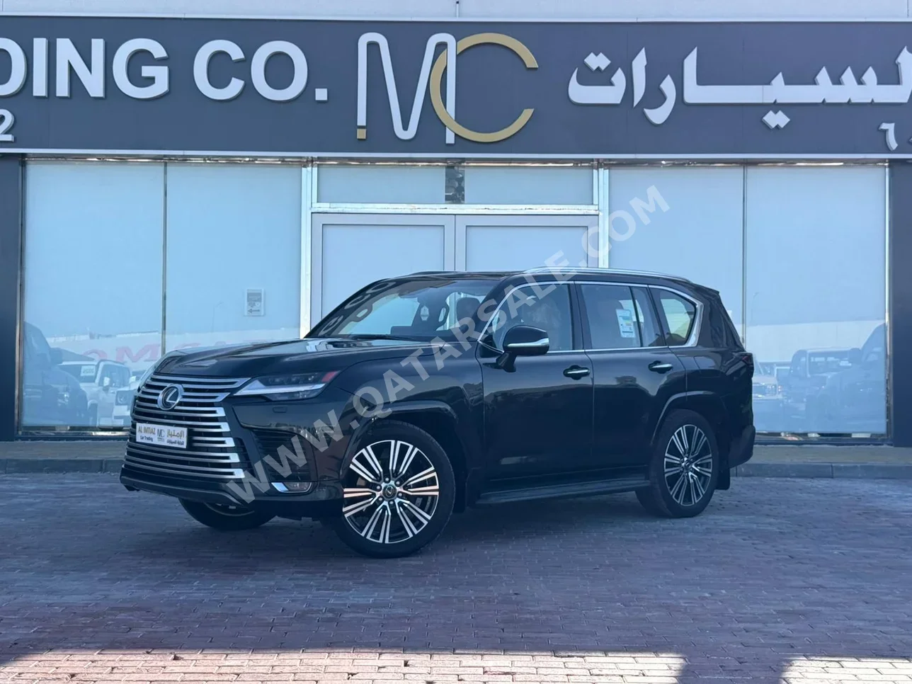 لكزس ال اكس 600 2024 اوتوماتيك 125,000 كم 6 سلندر دفع رباعي اس يو في أسود