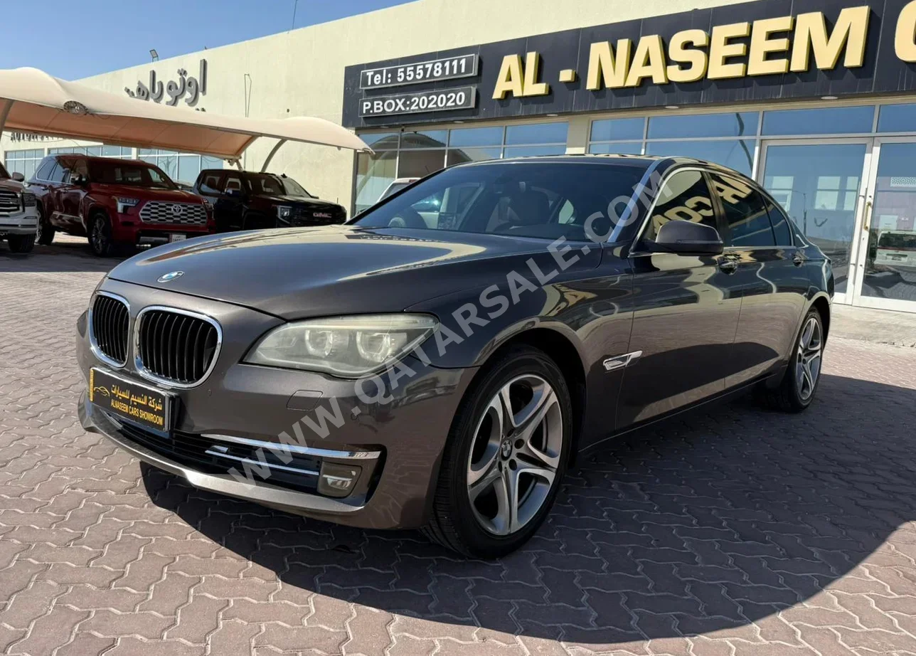 بي ام دبليو  الفئة - السابعة  730 Li  2013  اوتوماتيك  196,000 كم  6 سلندر  دفع خلفي  سيدان  رمادي
