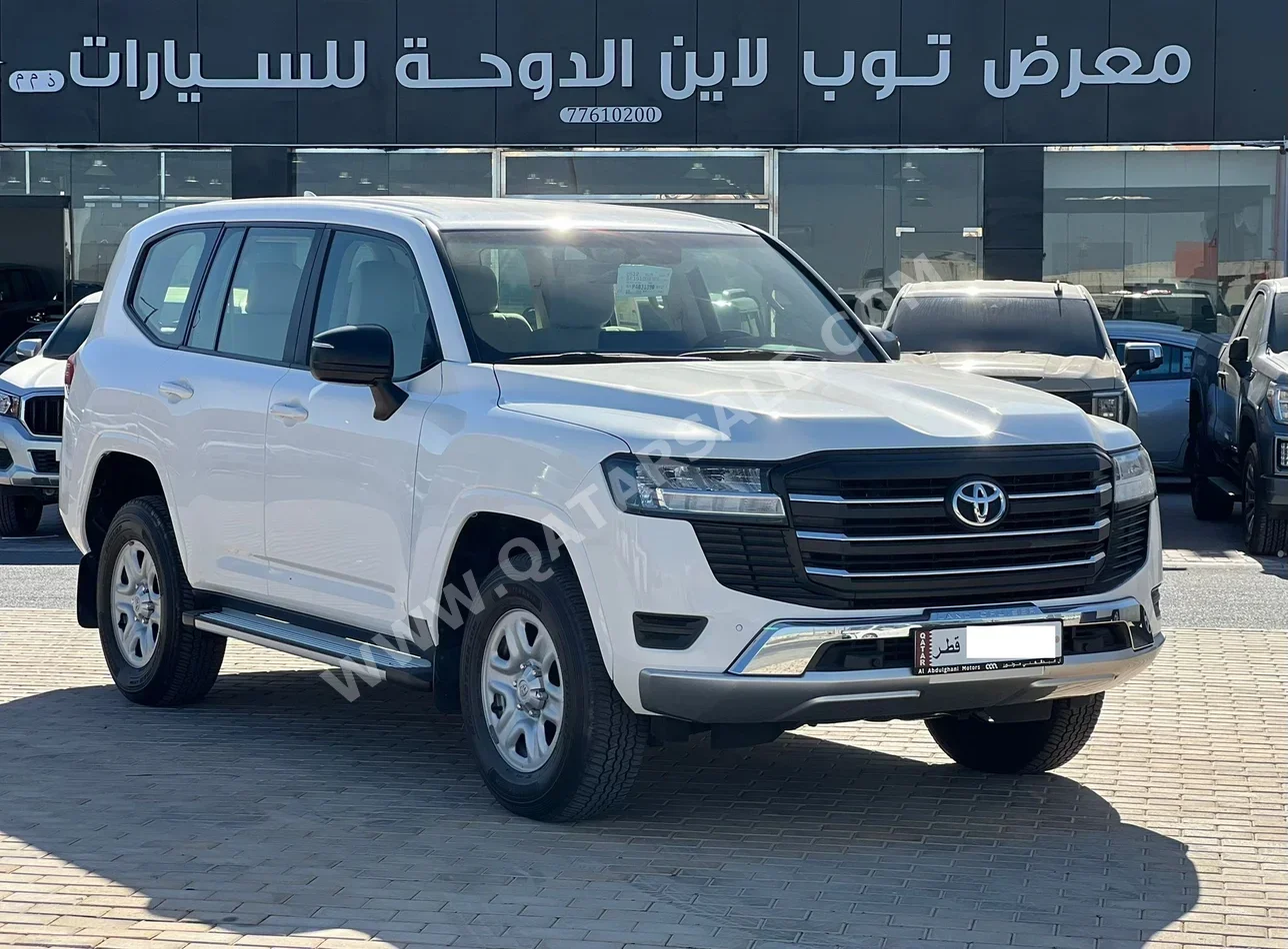 تويوتا  لاند كروزر  جي اكس  2023  اوتوماتيك  95,000 كم  6 سلندر  دفع رباعي  اس يو في  أبيض