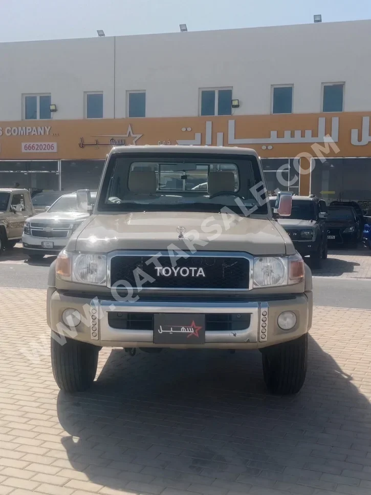 Toyota  Land Cruiser  LX  2020  Manual  157,000 Km  6 Cylinder  Four Wheel Drive (4WD)  Pick Up  Beige