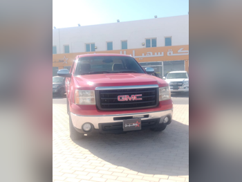 GMC  Sierra  SLE  2007  Automatic  327,000 Km  8 Cylinder  Four Wheel Drive (4WD)  Pick Up  Red