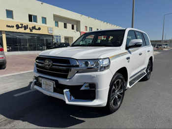 تويوتا  لاند كروزر  في اكس ار  2019  اوتوماتيك  261,000 كم  8 سلندر  دفع رباعي  اس يو في  أبيض