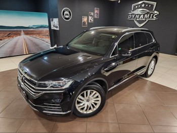 فوكس واغن  طوارق  كومفورت لاين  2021  اوتوماتيك  210,000 كم  6 سلندر  دفع رباعي  اس يو في  أسود  تحت الضمان