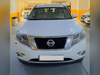 نيسان  باثفايندر  اس في  2013  اوتوماتيك  186,000 كم  6 سلندر  دفع رباعي  اس يو في  أبيض