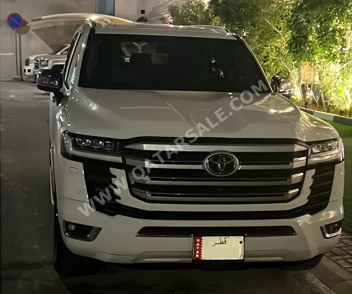 Toyota  Land Cruiser  VX Twin Turbo  2023  Automatic  134,000 Km  6 Cylinder  Four Wheel Drive (4WD)  SUV  White  With Warranty