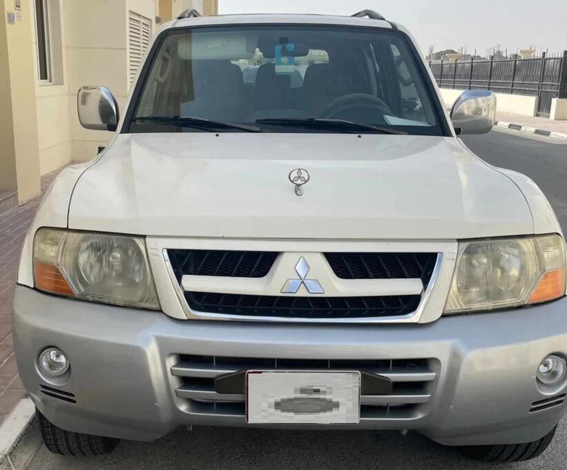 ميتسوبيشي  باجيرو  3.0  2006  اوتوماتيك  304,660 كم  6 سلندر  دفع رباعي  اس يو في  أبيض
