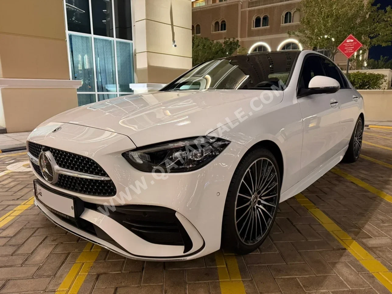 مرسيدس - بنز  سي - كلاس  200 اي ام جي  2025  اوتوماتيك  5,000 كم  4 سلندر  دفع خلفي  سيدان  أبيض  تحت الضمان