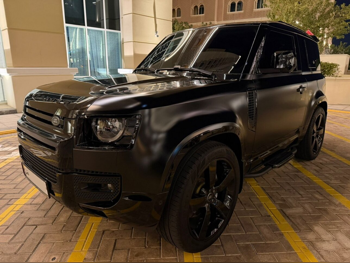لاند روفر  ديفيندر  90 اتش اس اي  2022  اوتوماتيك  77,000 كم  6 سلندر  دفع رباعي  اس يو في  أسود  تحت الضمان
