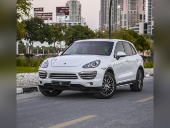 Porsche  Cayenne  2014  Automatic  180,000 Km  6 Cylinder  Four Wheel Drive (4WD)  SUV  White