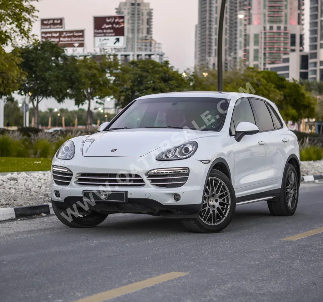 بورش  كيان  2014  اوتوماتيك  180,000 كم  6 سلندر  دفع رباعي  اس يو في  أبيض