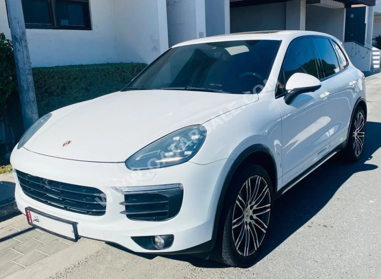 بورش  كيان  اس  2016  اوتوماتيك  124,000 كم  6 سلندر  دفع رباعي  اس يو في  أبيض