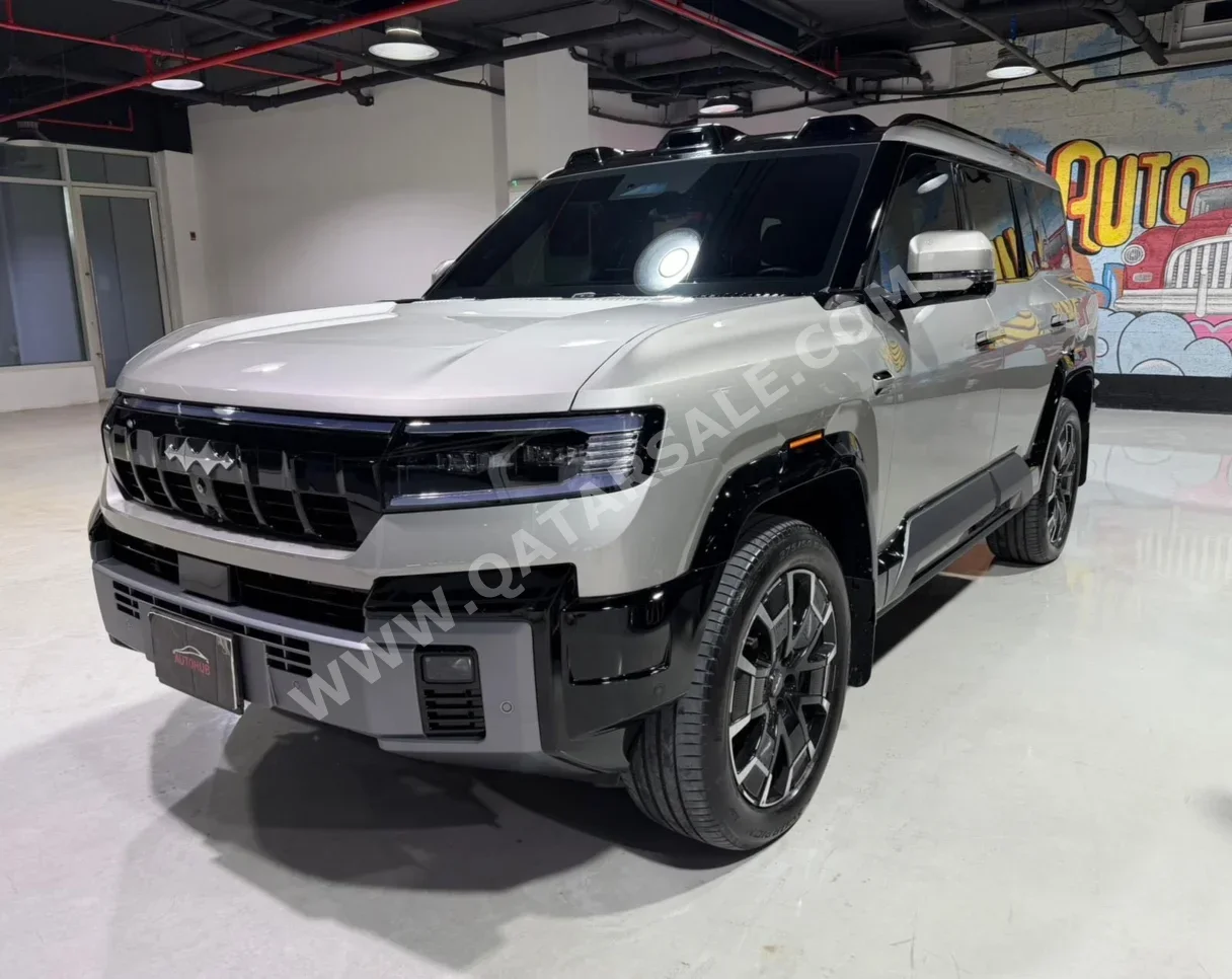 BYD  Leopard 8  Flagship  2025  Automatic  15,000 Km  4 Cylinder  All Wheel Drive (AWD)  SUV  Gold  With Warranty