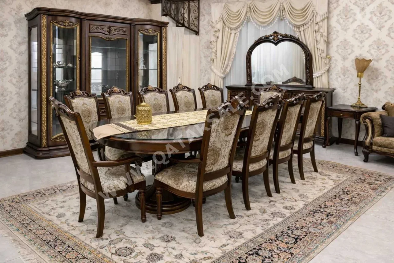 طاولة طعام مع كراسي وبوفيه  - بنى