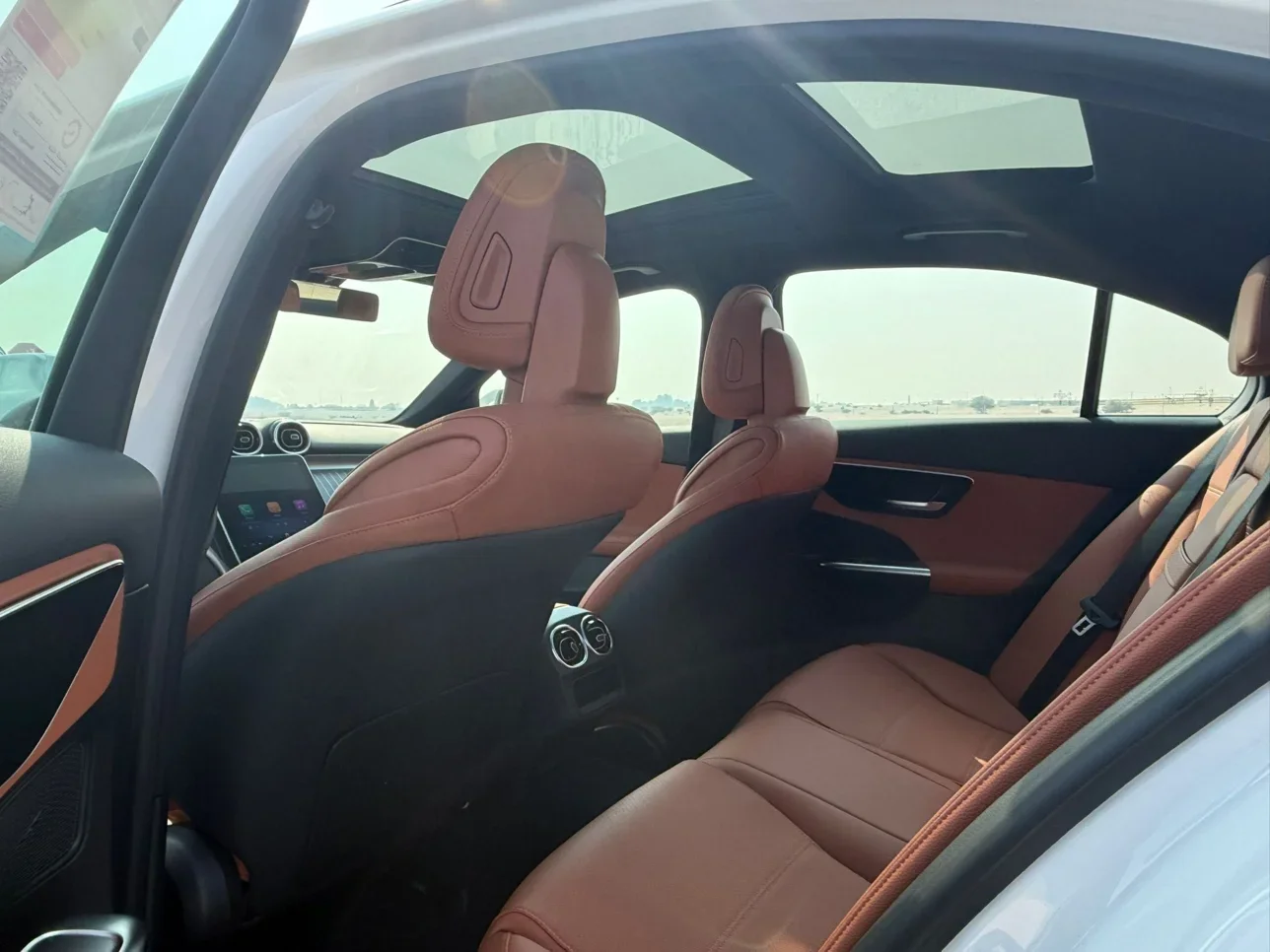 مرسيدس - بنز  سي - كلاس  200 اي ام جي  2025  اوتوماتيك  0 كم  4 سلندر  دفع خلفي  سيدان  أبيض  تحت الضمان