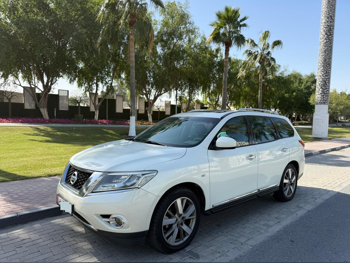 نيسان  باثفايندر  اس في  2015  اوتوماتيك  115,000 كم  6 سلندر  دفع رباعي  اس يو في  أبيض