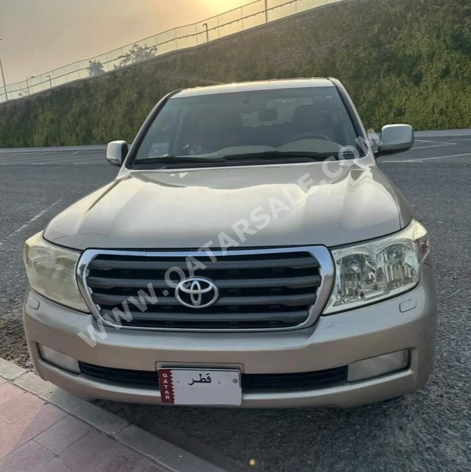 تويوتا  لاند كروزر  جي اكس ار  2009  اوتوماتيك  311,749 كم  6 سلندر  دفع رباعي  اس يو في  ذهبي