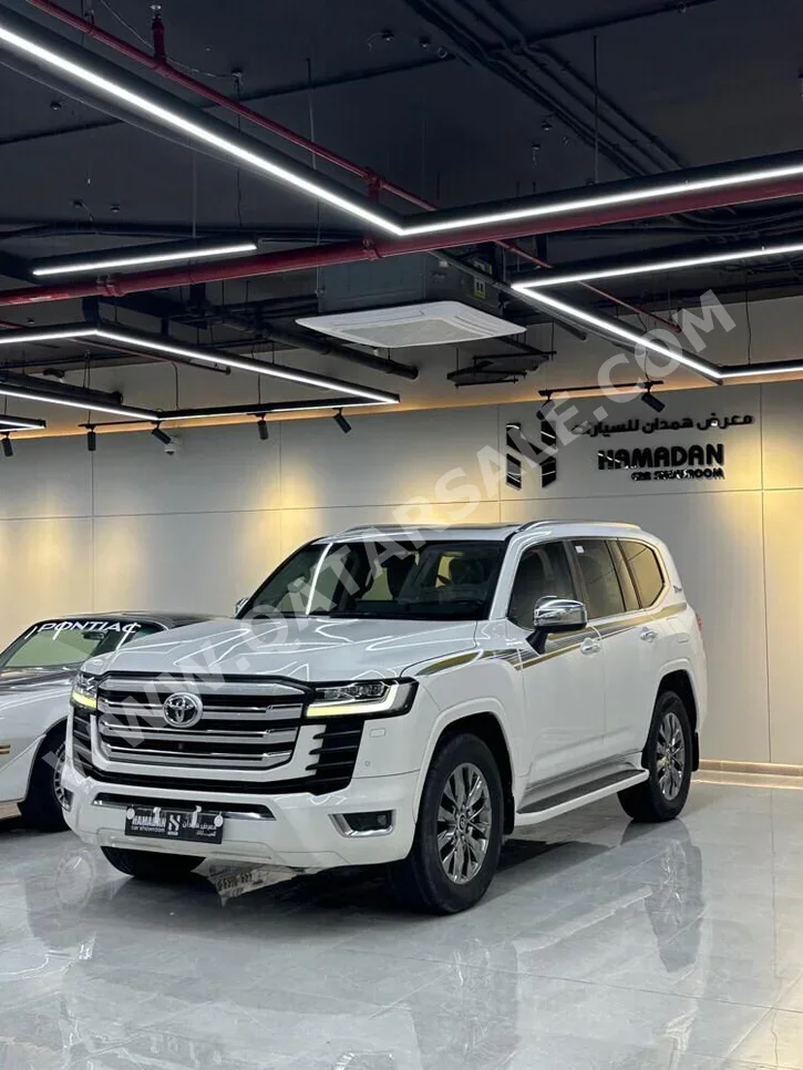Toyota  Land Cruiser  VX Twin Turbo  2022  Automatic  78,000 Km  6 Cylinder  Four Wheel Drive (4WD)  SUV  White  With Warranty