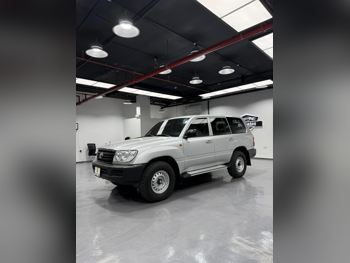 Toyota  Land Cruiser  G  2005  Manual  207,000 Km  6 Cylinder  Four Wheel Drive (4WD)  SUV  Silver