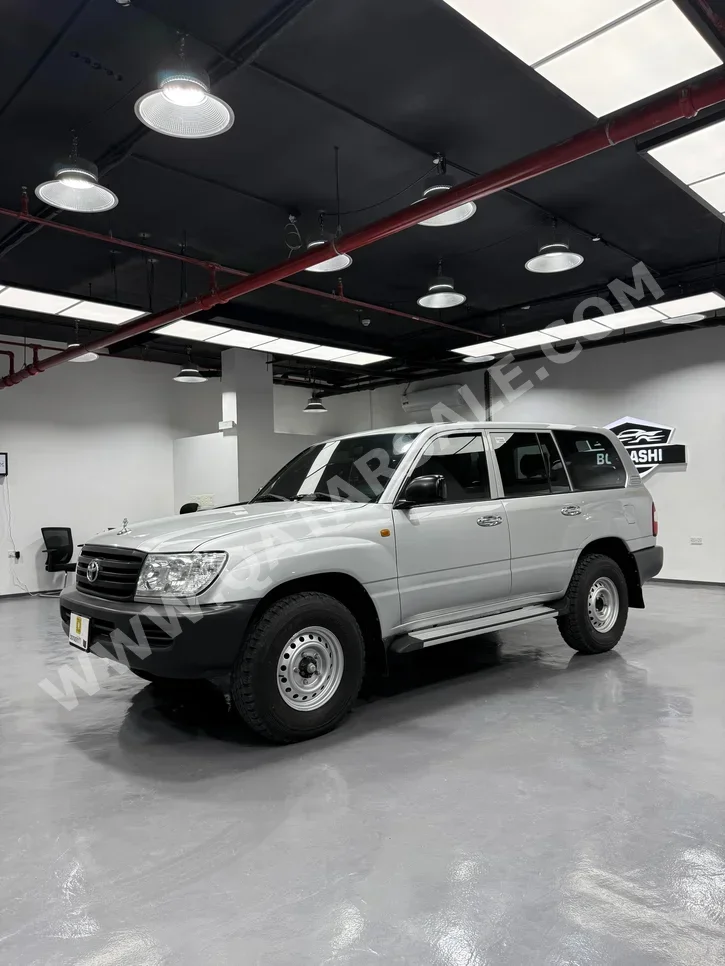 تويوتا  لاند كروزر  جي  2005  عادي  207,000 كم  6 سلندر  دفع رباعي  اس يو في  فضي