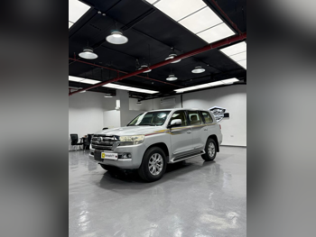 Toyota  Land Cruiser  GXR  2016  Automatic  237,000 Km  6 Cylinder  Four Wheel Drive (4WD)  SUV  Silver