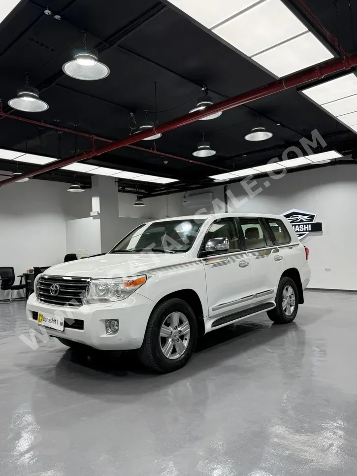 Toyota  Land Cruiser  GXR  2014  Automatic  275,000 Km  8 Cylinder  Four Wheel Drive (4WD)  SUV  White