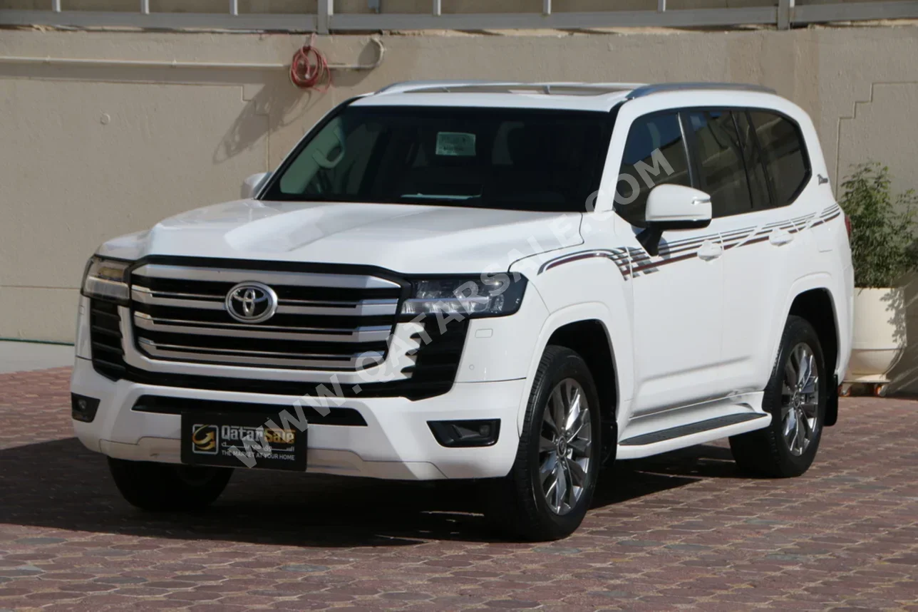 Toyota  Land Cruiser  GXR Twin Turbo  2022  Automatic  105,000 Km  6 Cylinder  Four Wheel Drive (4WD)  SUV  White