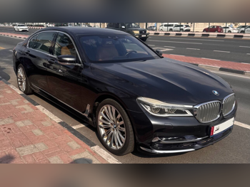 بي ام دبليو  الفئة - السابعة  740 Li  2016  اوتوماتيك  120,000 كم  6 سلندر  دفع خلفي  سيدان  رمادي غامق