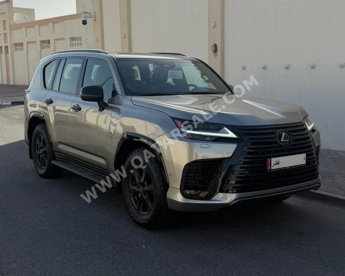 لكزس  ال اكس  700 اتش اوفرتريل  2025  اوتوماتيك  0 كم  6 سلندر  دفع رباعي  اس يو في  فضي  تحت الضمان